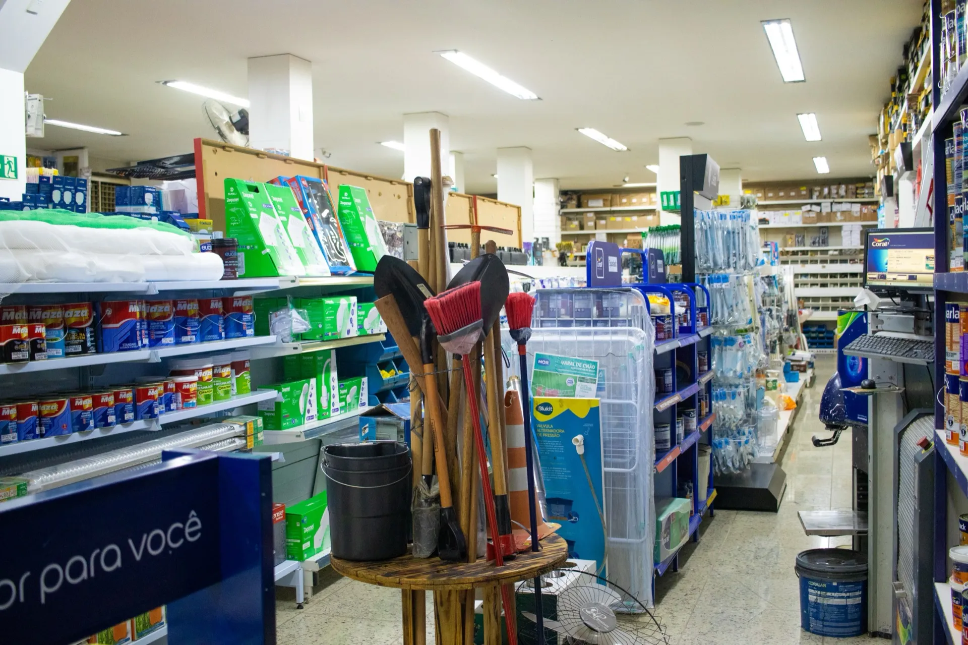 Corredor de ferramentas e utilidades da Eletromário Matriz